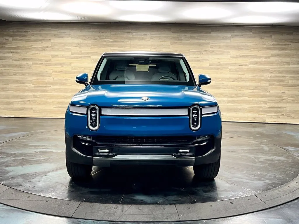 Rivian R1S photo 4