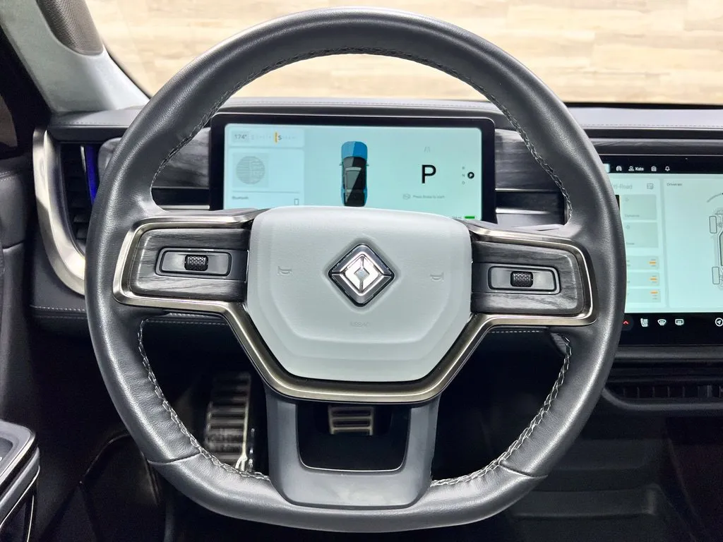 Rivian R1S photo 3