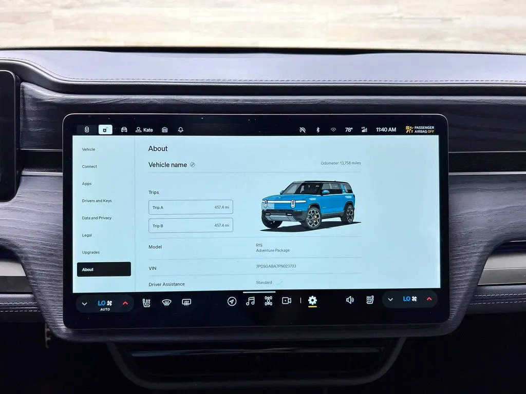 Rivian R1S photo 24