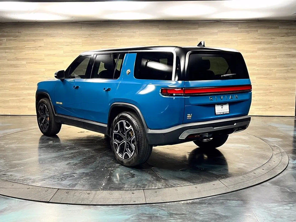 Rivian R1S photo 12