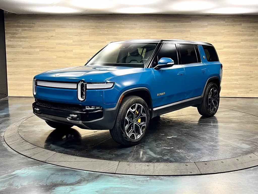 Rivian R1S photo 9