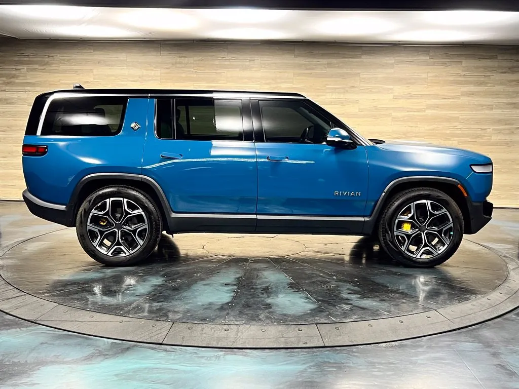 Rivian R1S photo 15