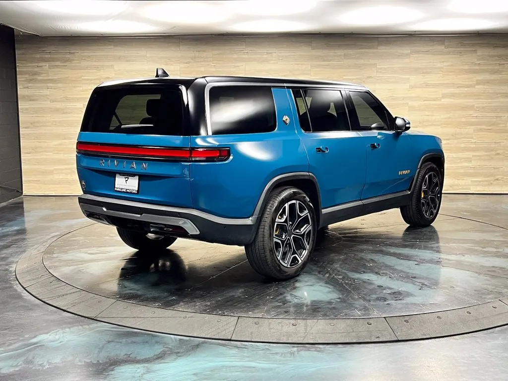 Rivian R1S photo 14