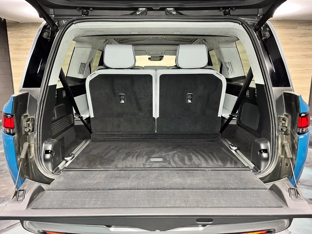 Rivian R1S photo 18