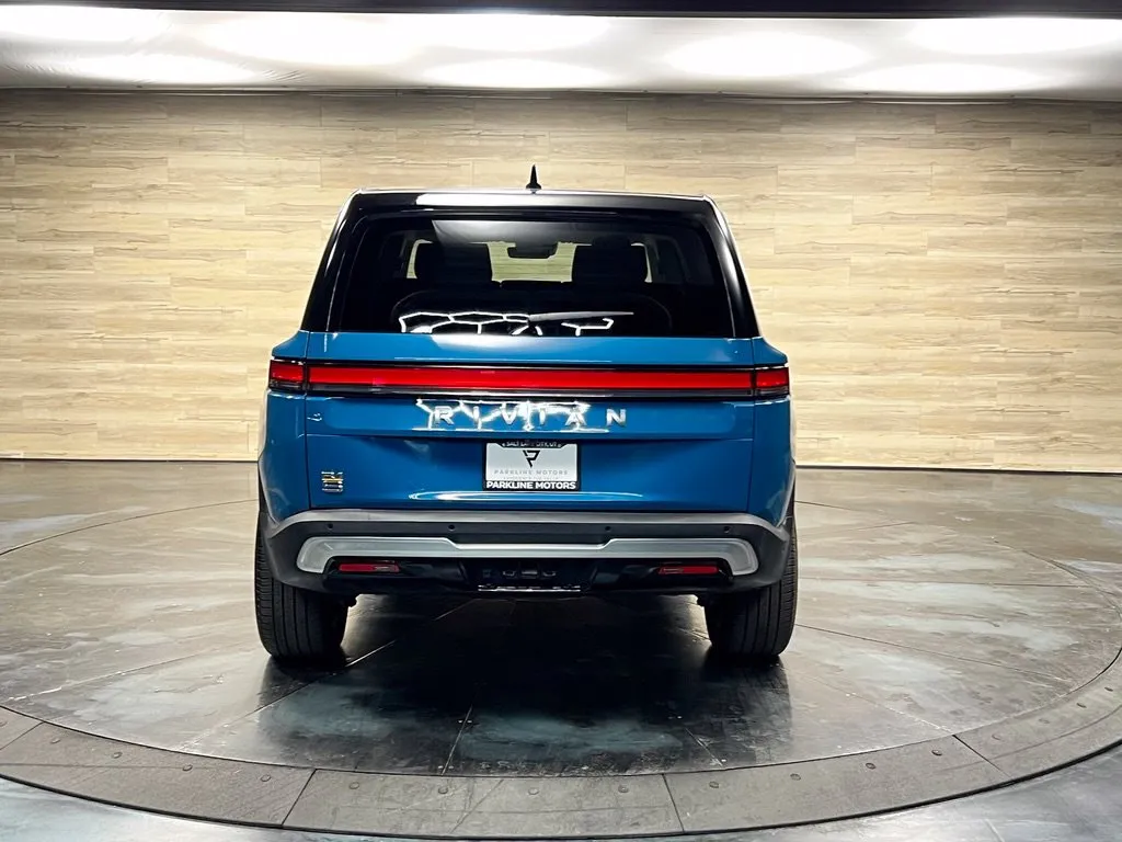 Rivian R1S photo 13