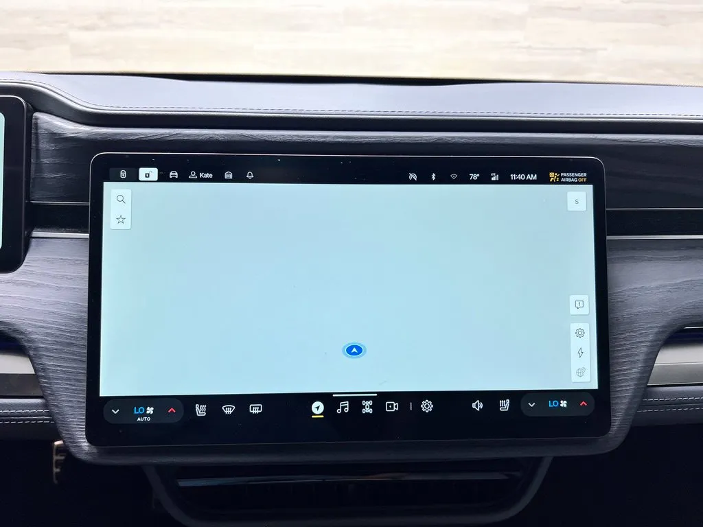 Rivian R1S photo 23