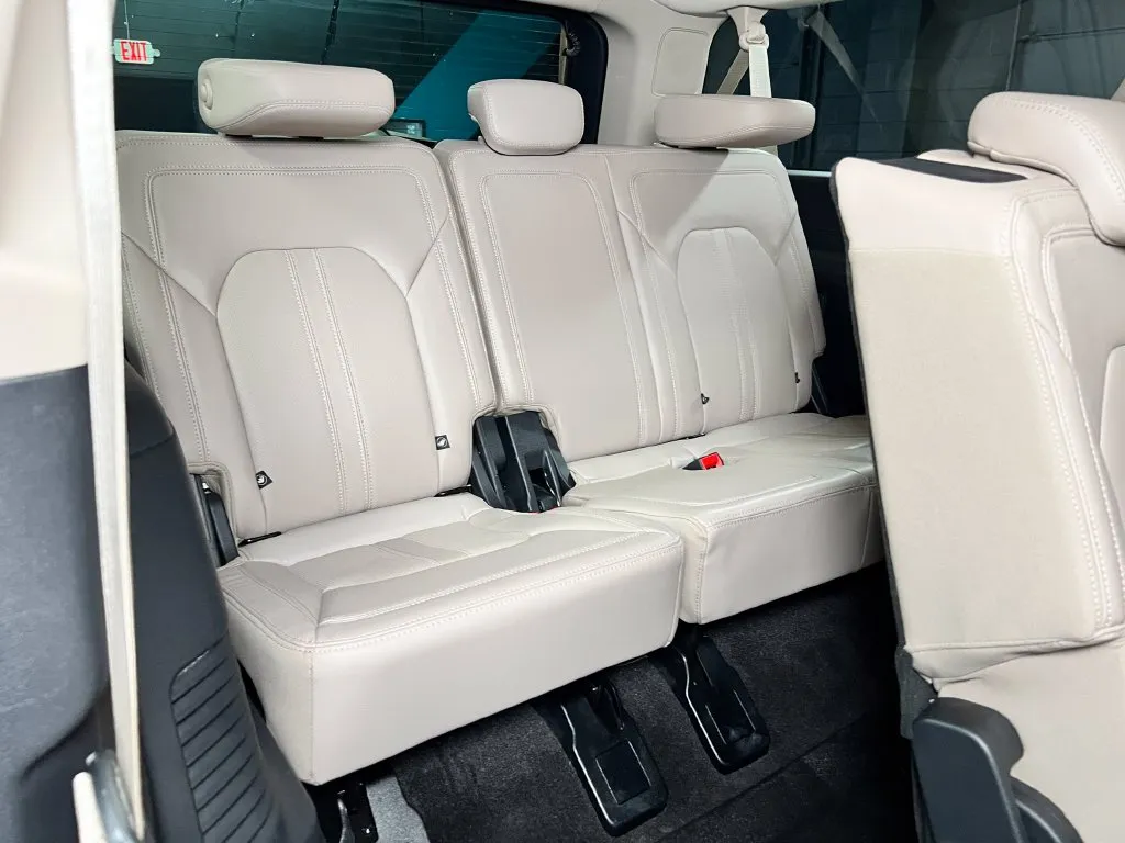 Ford Expedition MAX photo 23