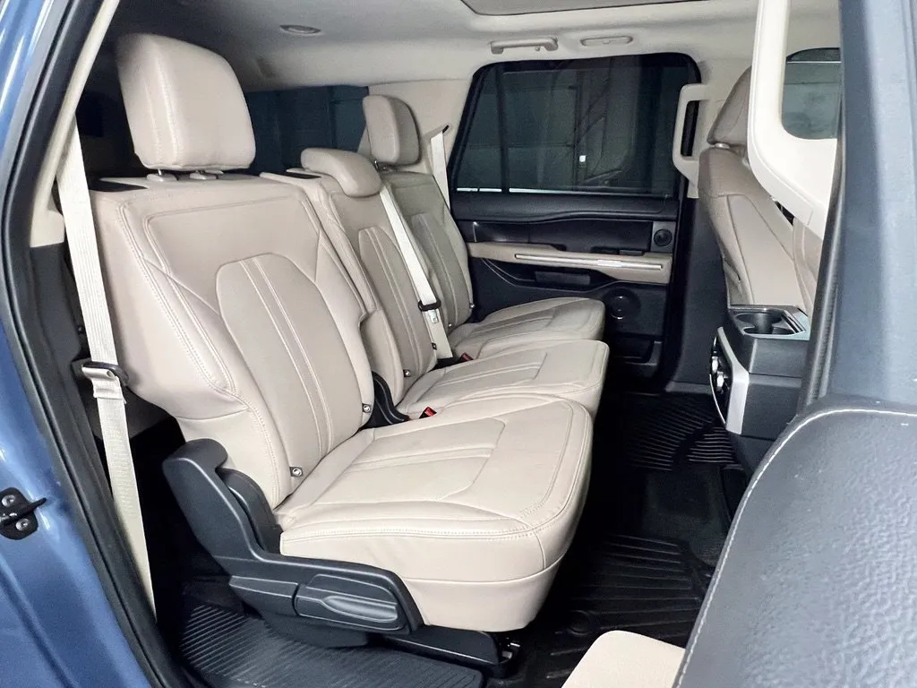 Ford Expedition MAX photo 19