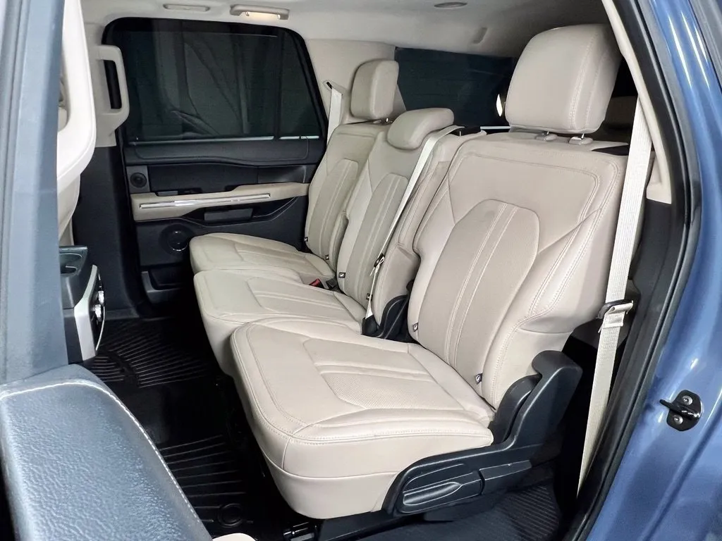 Ford Expedition MAX photo 17