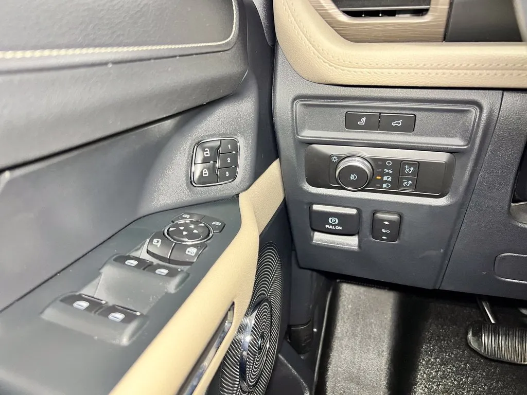 Ford Expedition MAX photo 29