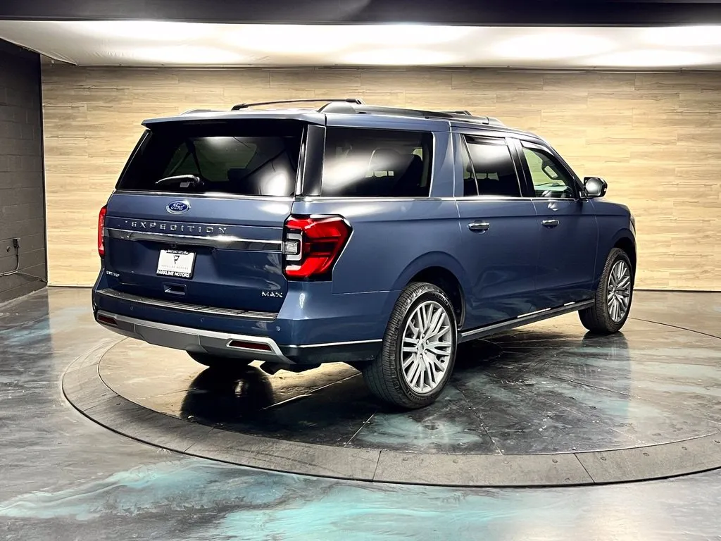 Ford Expedition MAX photo 16