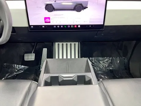 Tesla Cybertruck photo 12
