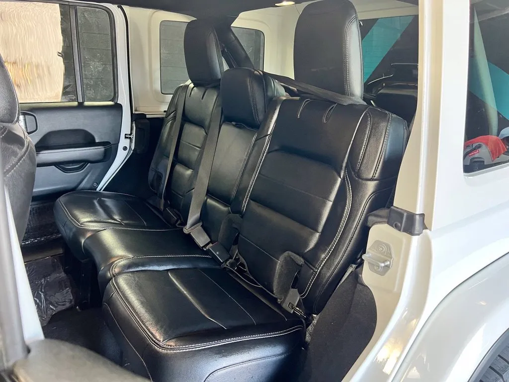 Jeep Wrangler photo 14