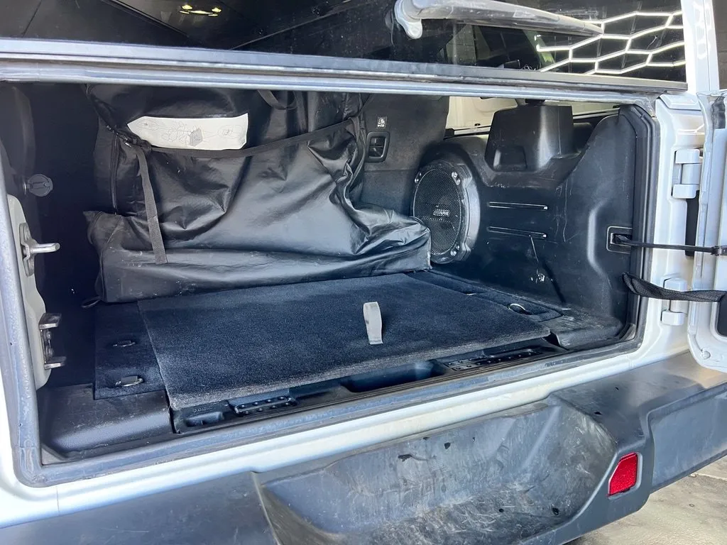 Jeep Wrangler photo 20