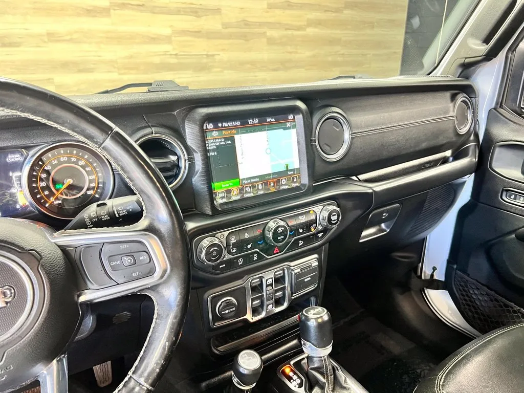 Jeep Wrangler photo 9