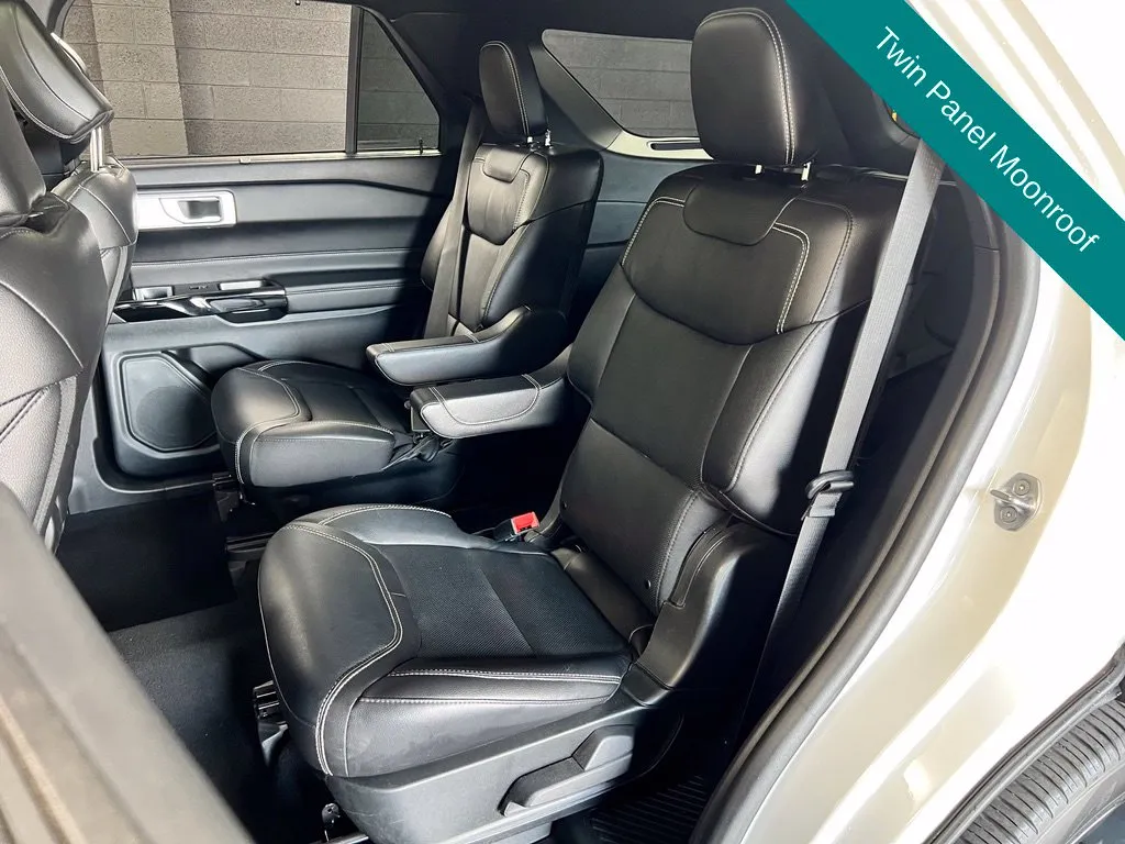 Ford Explorer photo 10
