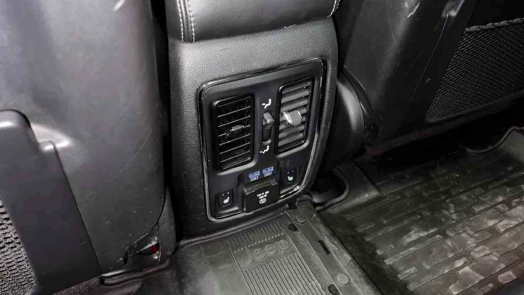 Jeep Grand Cherokee photo 15
