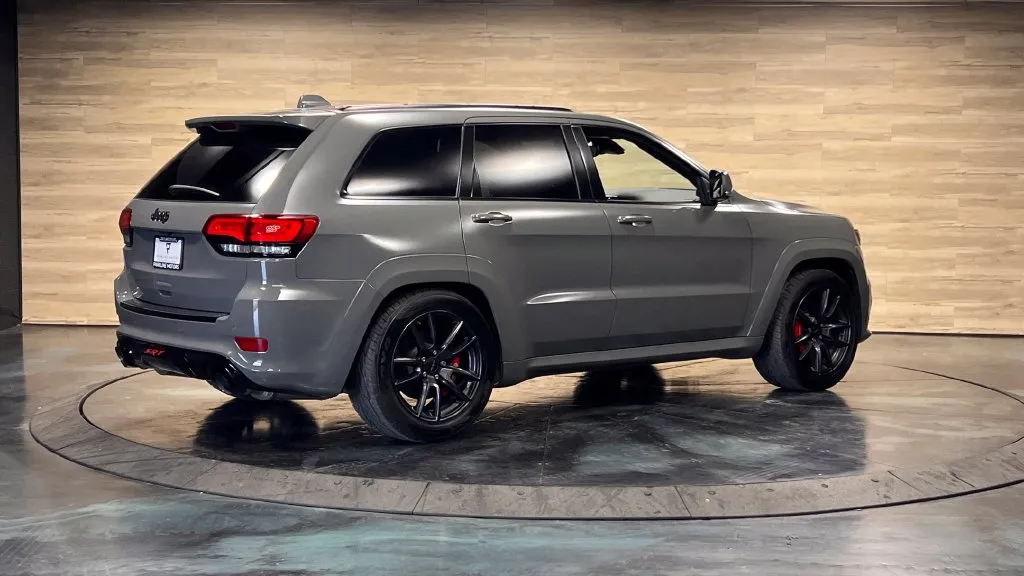 Jeep Grand Cherokee photo 17