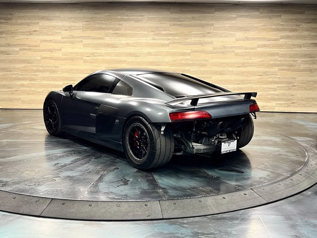 Audi R8 photo 14