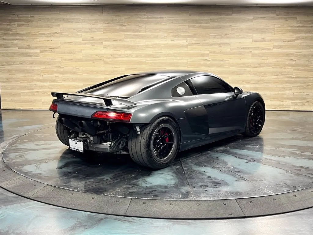 Audi R8 photo 11