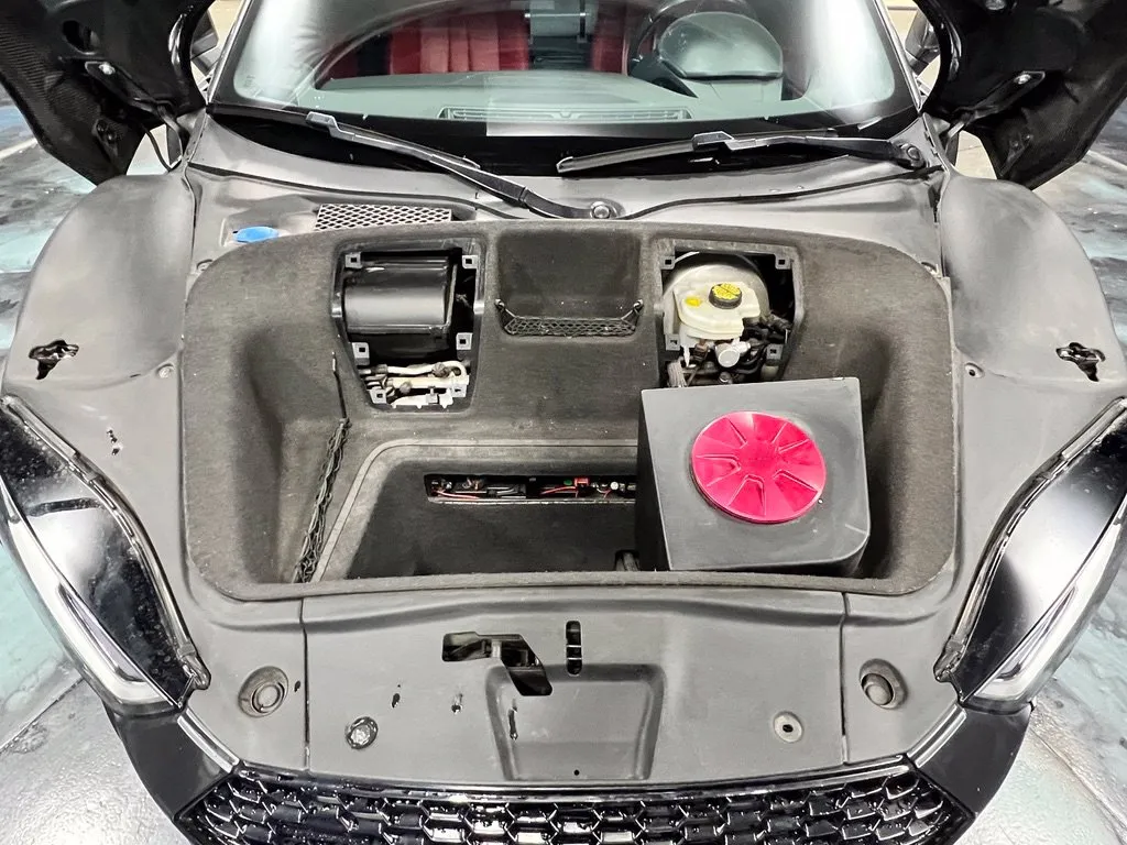 Audi R8 photo 9