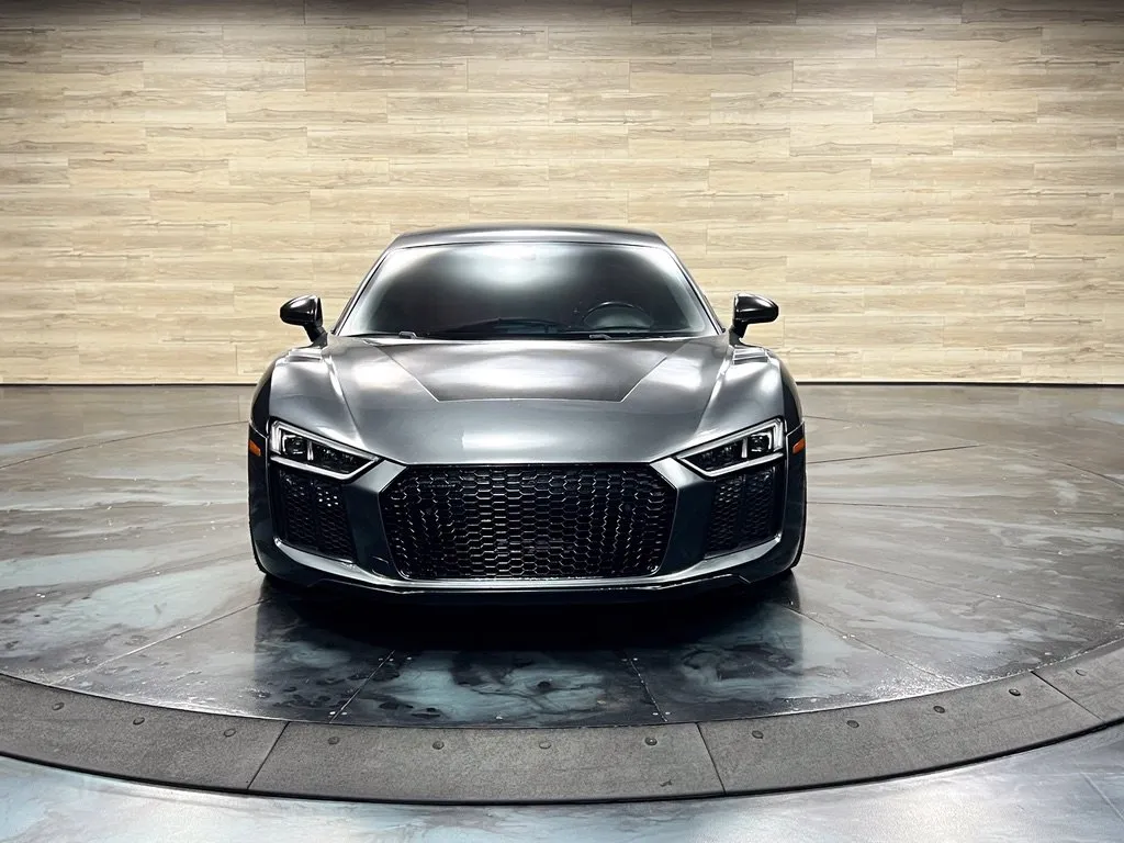 Audi R8 photo 8