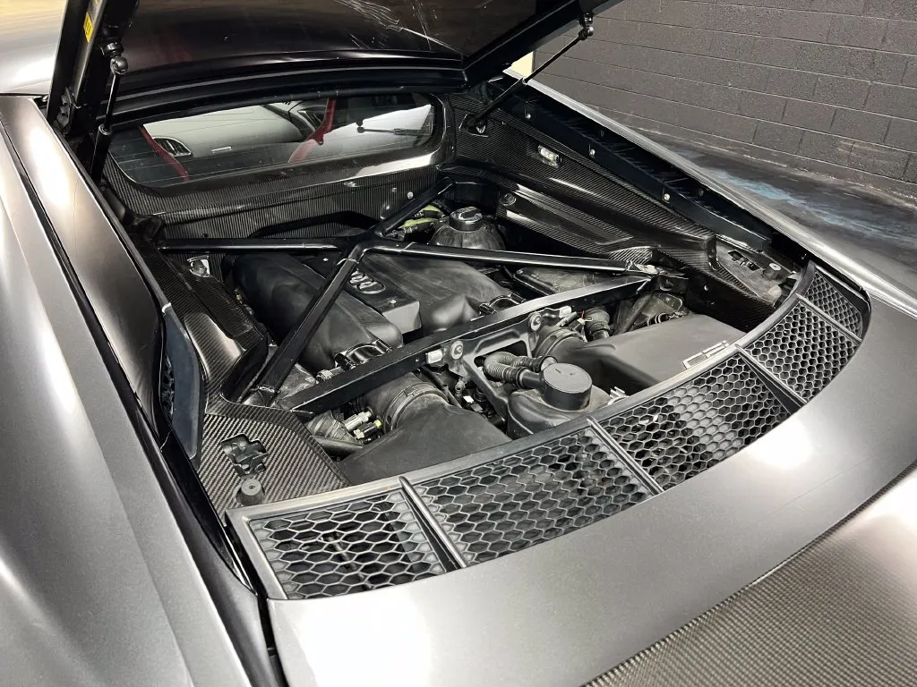 Audi R8 photo 15