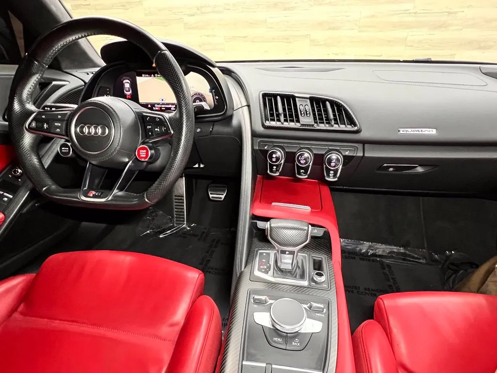 Audi R8 photo 12