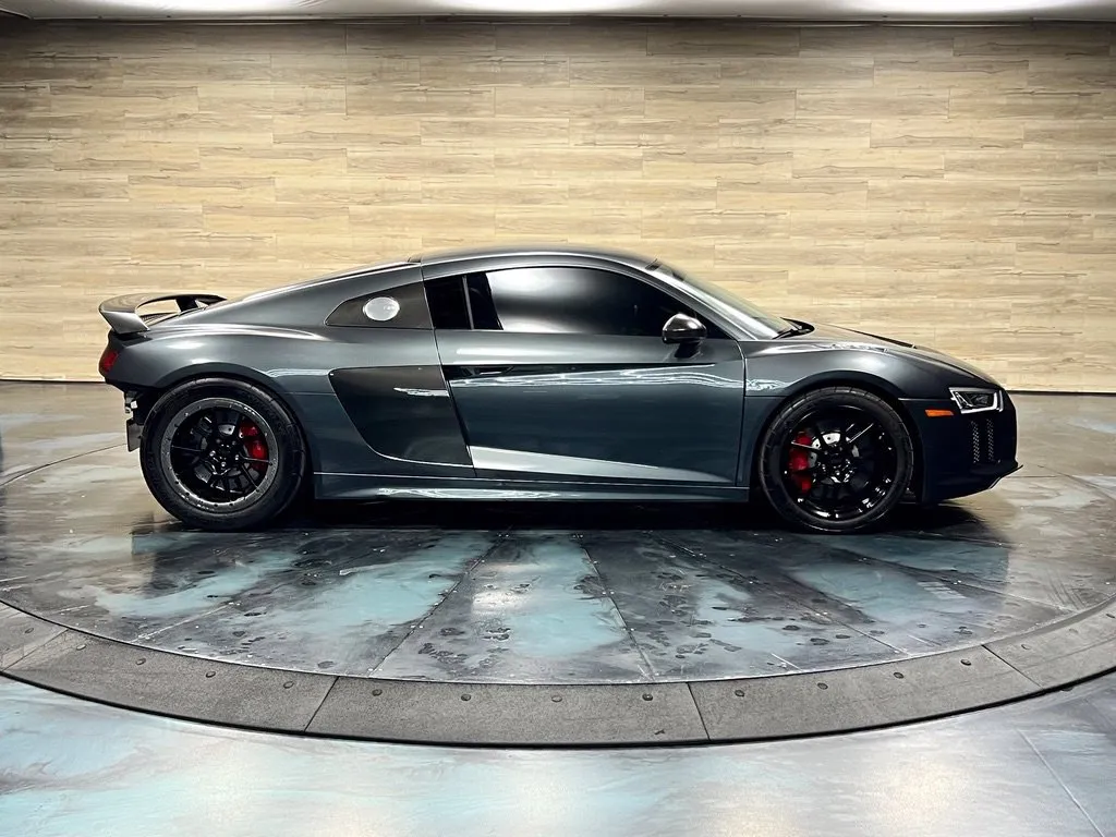 Audi R8 photo 20