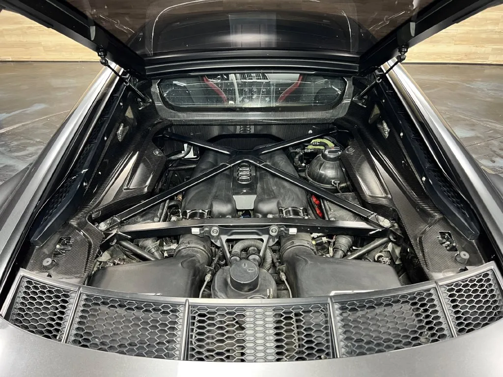 Audi R8 photo 16