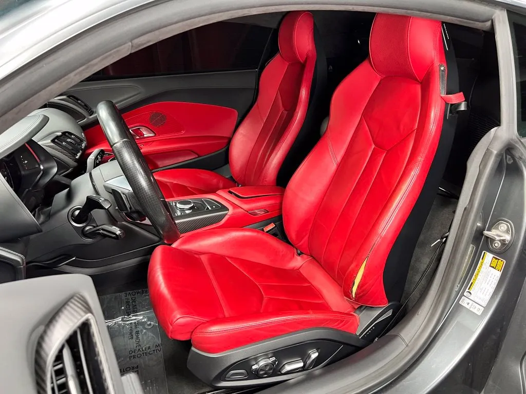 Audi R8 photo 6