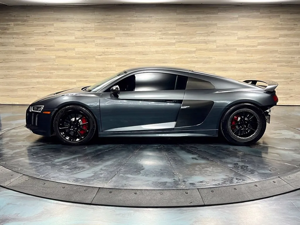 Audi R8 photo 23