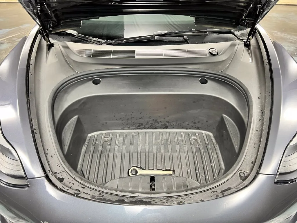 Tesla Model 3 photo 9