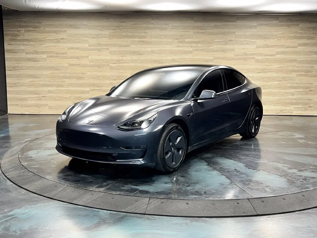 Tesla Model 3 photo 4