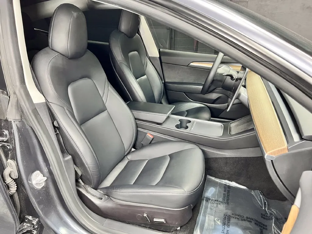 Tesla Model 3 photo 7