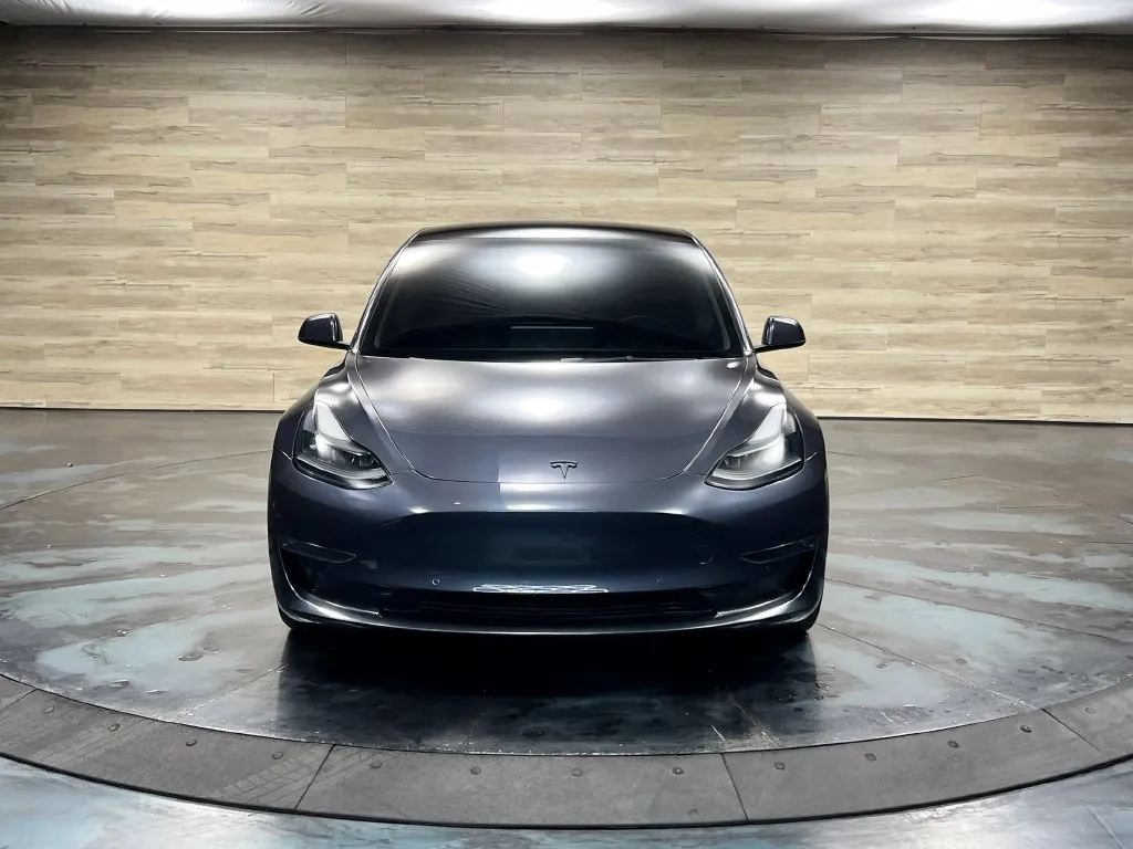 Tesla Model 3 photo 8