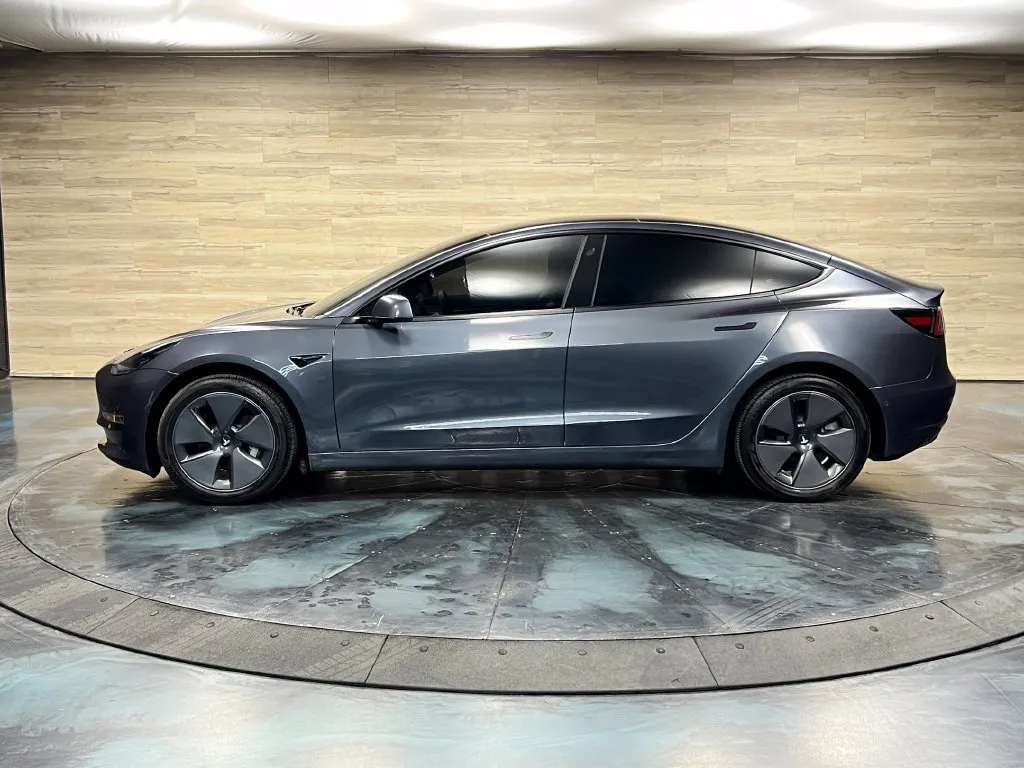 Tesla Model 3 photo 20