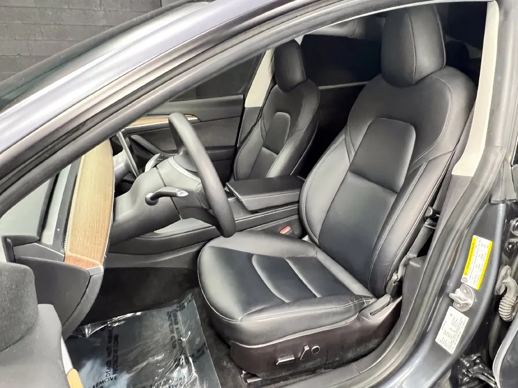 Tesla Model 3 photo 6