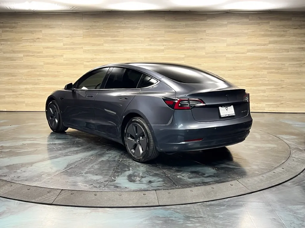 Tesla Model 3 photo 11