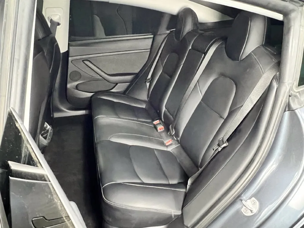 Tesla Model 3 photo 15