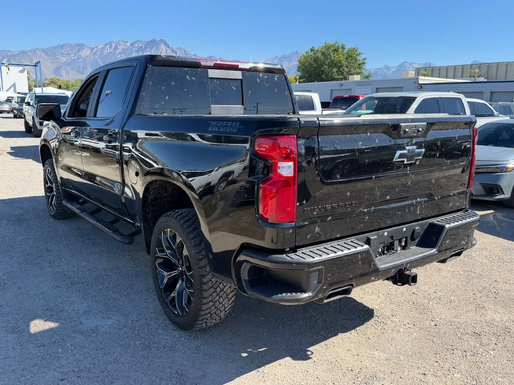 Chevrolet Silverado photo 4