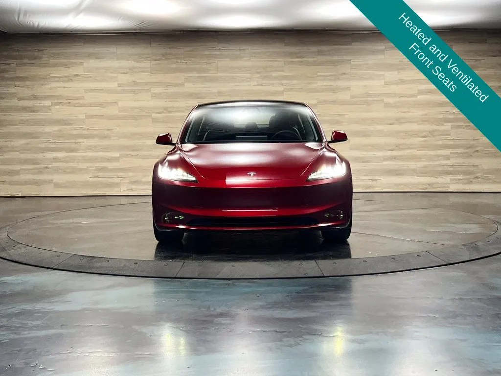 Tesla Model 3 photo 8