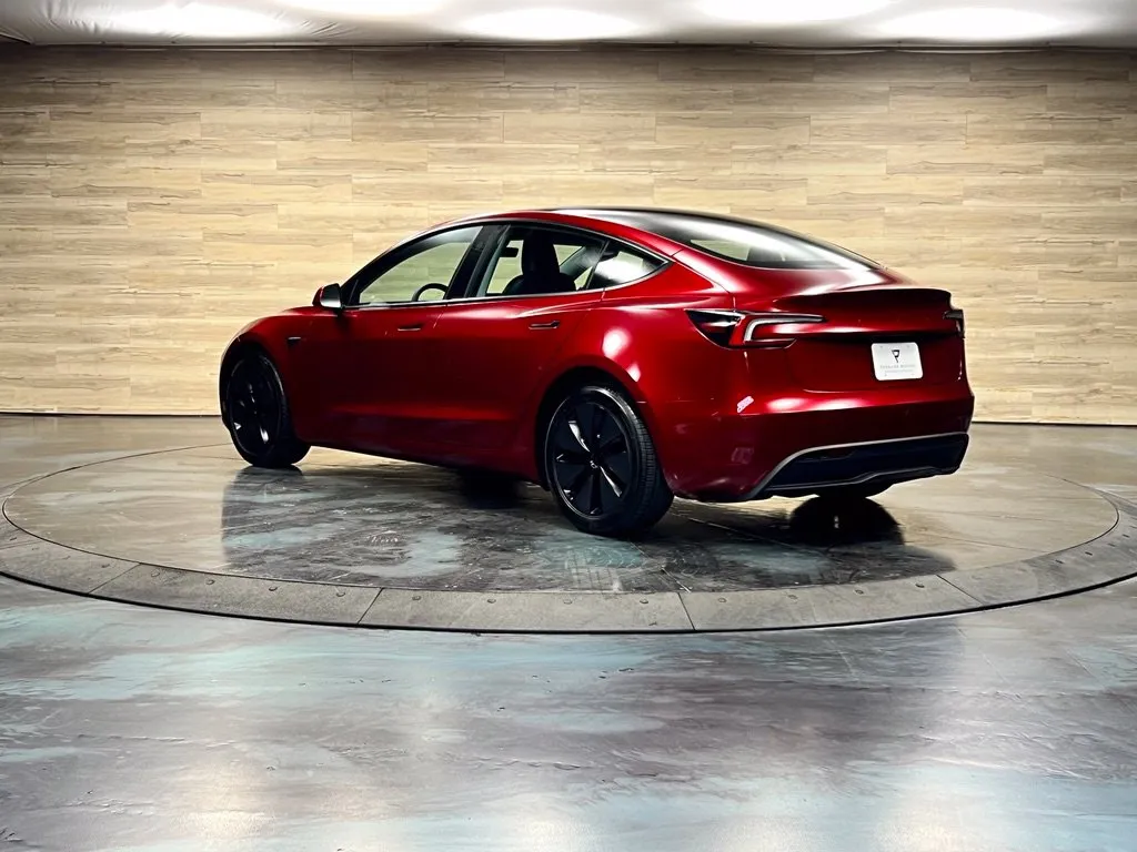 Tesla Model 3 photo 14