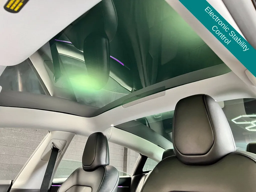 Tesla Model 3 photo 3