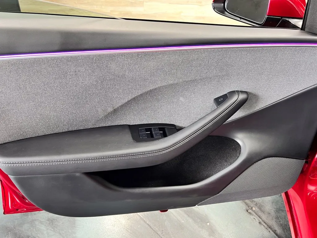 Tesla Model 3 photo 23