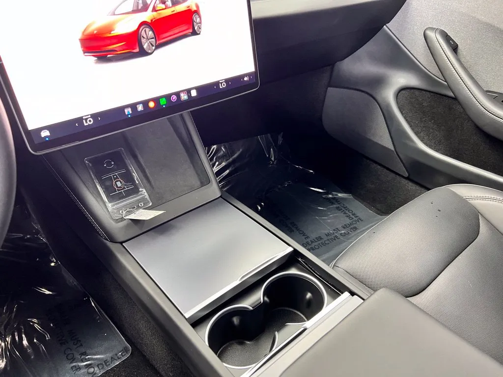 Tesla Model 3 photo 18