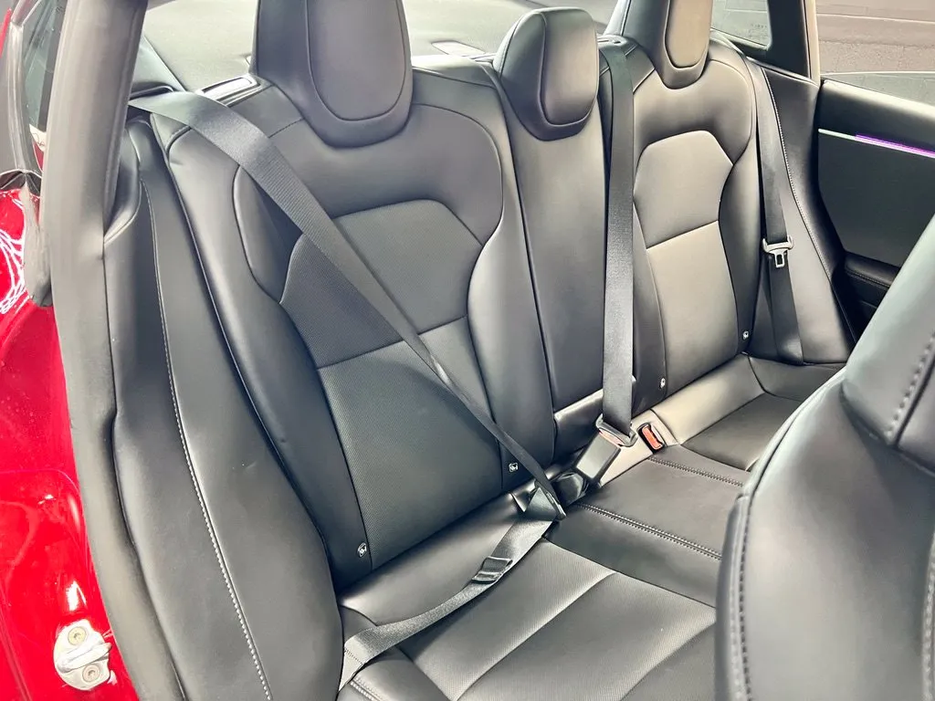 Tesla Model 3 photo 12