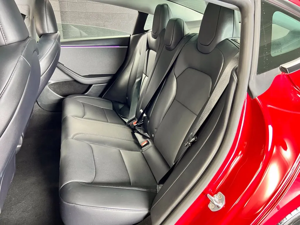 Tesla Model 3 photo 13