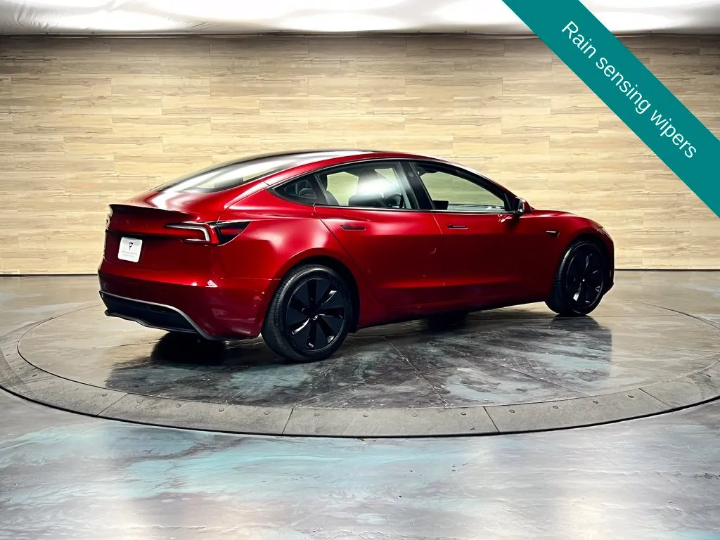 Tesla Model 3 photo 11