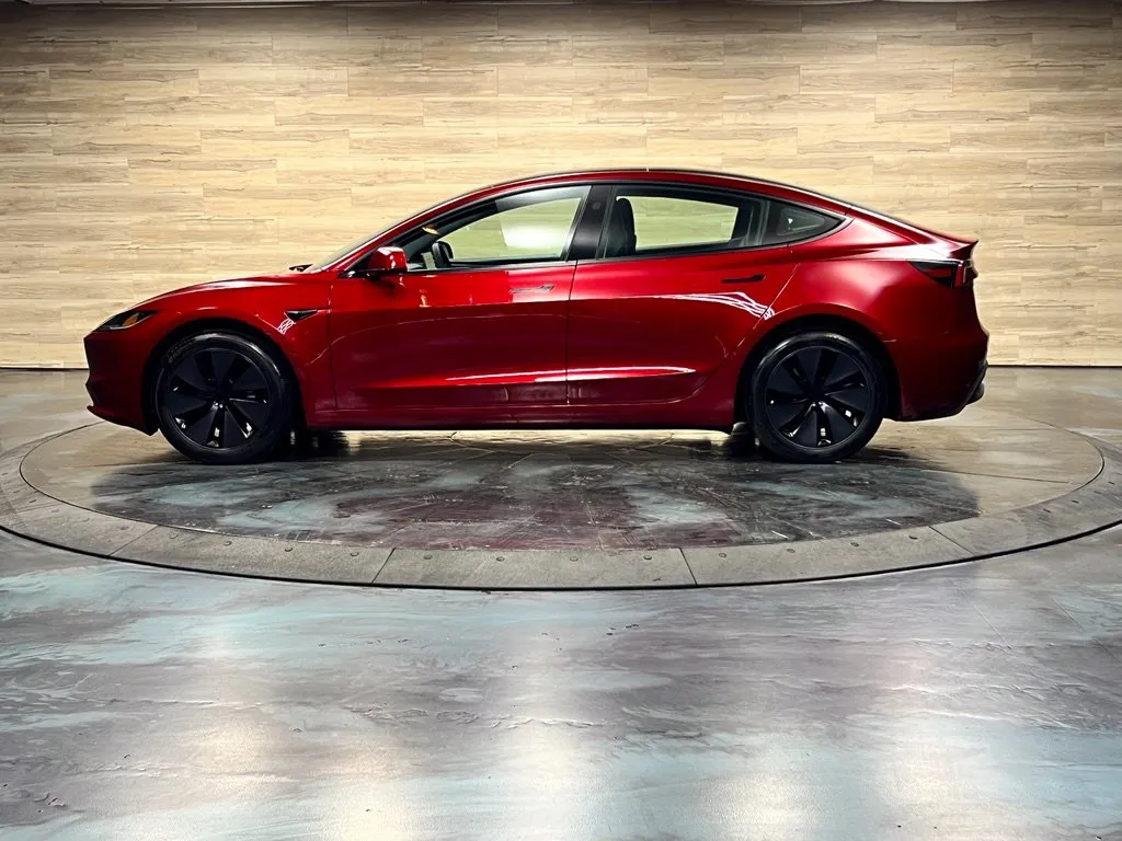 Tesla Model 3 photo 22